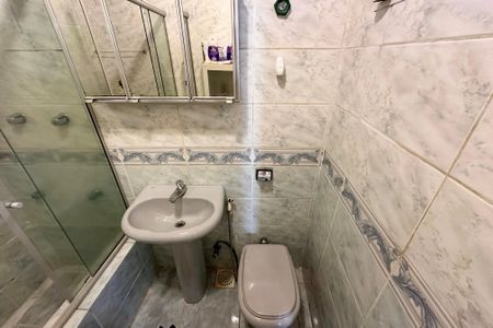 Apartamento à venda com 66m², 2 quartos e sem vaga Apartamento à venda com 66m², 2 quartos e sem vagaBanheiro Social