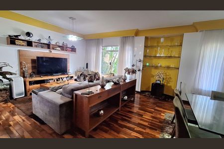 Casa à venda com 4 quartos, 289m² em Vila Prudente, São Paulo