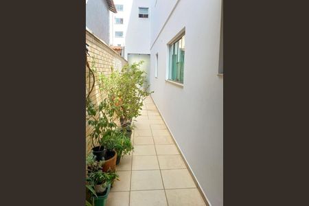 Casa à venda com 220m², 4 quartos e 5 vagas