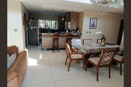 Casa à venda com 4 quartos, 260m² em Jardim Sao Caetano, São Caetano do Sul