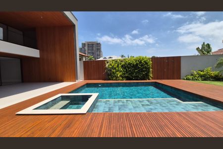 Casa à venda com 1417m², 5 quartos e sem vagaÁrea externa