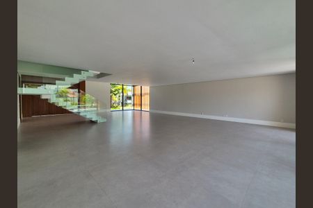 Sala de casa à venda com 5 quartos, 1417m² em Barra da Tijuca, Rio de Janeiro