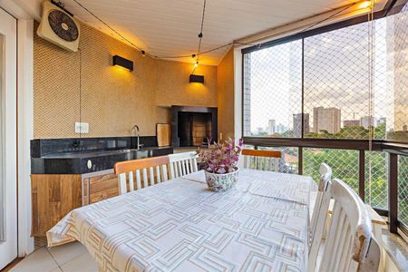 Apartamento à venda com 4 quartos, 240m² em Moema, São Paulo