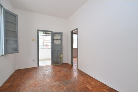 Casa à venda com 294m², 2 quartos e 2 vagasSala