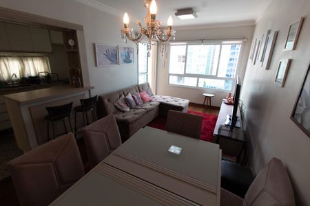 Sala de apartamento à venda com 2 quartos, 70m² em Cambuí, Campinas