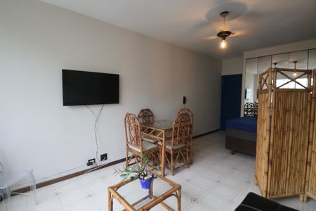 Sala de apartamento para alugar com 1 quarto, 50m² em Barra Funda, Guarujá