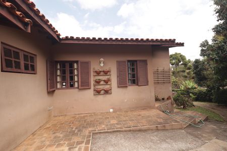 Casa para alugar com 228m², 3 quartos e 4 vagasFachada