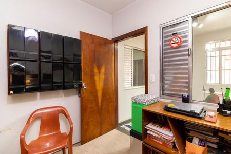 Casa à venda com 180m², 3 quartos e 2 vagas Casa à venda com 180m², 3 quartos e 2 vagasQuarto
