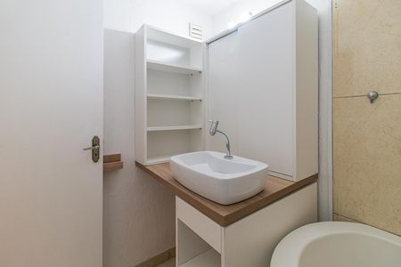Banheiro de apartamento à venda com 1 quarto, 39m² em Santa Tereza, Porto Alegre