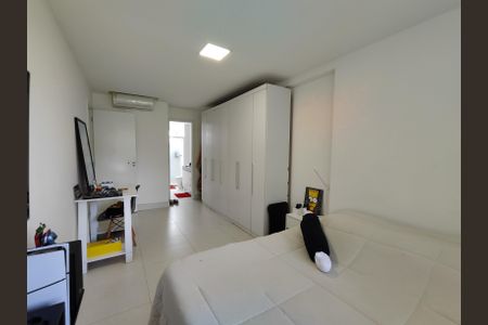 Apartamento à venda com 125m², 2 quartos e 2 vagas Apartamento à venda com 125m², 2 quartos e 2 vagasSuíte