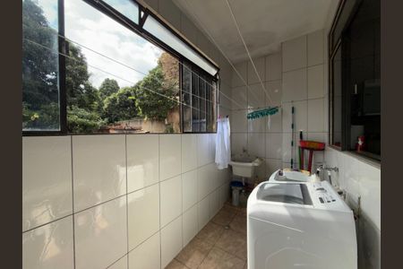 Casa à venda com 180m², 3 quartos e 1 vagaLavanderia
