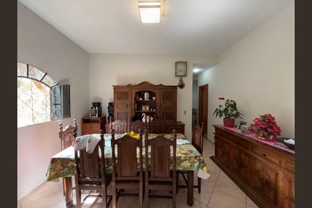 Sala de casa à venda com 3 quartos, 180m² em São Marcos, Belo Horizonte