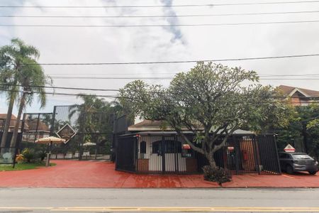 Casa de condomínio à venda com 356m², 5 quartos e 4 vagas Casa de condomínio à venda com 356m², 5 quartos e 4 vagasÁrea comum