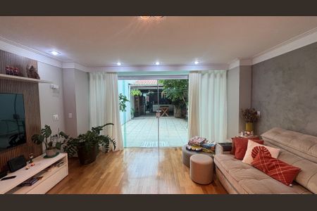 Casa para alugar com 276m², 3 quartos e 3 vagas Casa para alugar com 276m², 3 quartos e 3 vagasSala