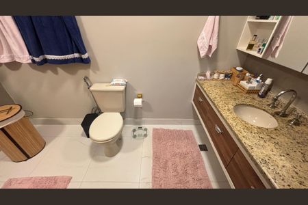 Casa para alugar com 276m², 3 quartos e 3 vagas Casa para alugar com 276m², 3 quartos e 3 vagasBanheiro da Suíte
