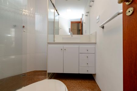 Apartamento à venda com 75m², 2 quartos e 2 vagasBanheiro da Suíte