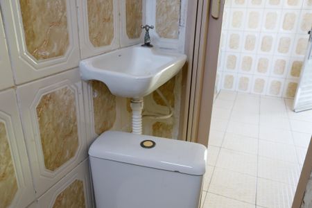 Banheiro de casa para alugar com 1 quarto, 20m² em Jaguaribe, Osasco