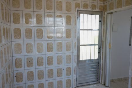 Cozinha de casa para alugar com 1 quarto, 20m² em Jaguaribe, Osasco