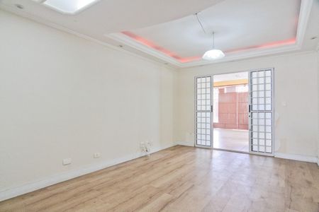 Casa à venda com 150m², 2 quartos e 2 vagasSala