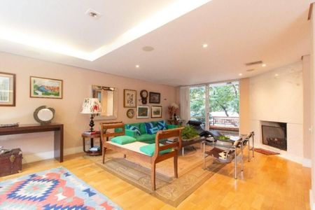 Casa à venda com 4 quartos, 620m² em Jardim Silvia (Zona Oeste), São Paulo