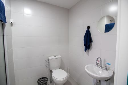 Banheiro de apartamento para alugar com 1 quarto, 31m² em Butantã, São Paulo