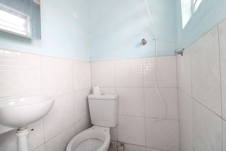 Banheiro Social de casa para alugar com 1 quarto, 16m² em Jardim Umuarama, São Paulo