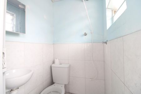 Banheiro Social de casa para alugar com 1 quarto, 16m² em Jardim Umuarama, São Paulo