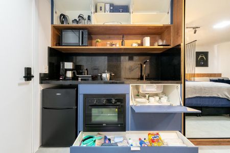 Cozinha de kitnet/studio para alugar com 1 quarto, 30m² em Auxiliadora, Porto Alegre