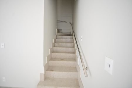 Escada de casa de condomínio para alugar com 3 quartos, 153m² em Vila Rosa, Goiânia