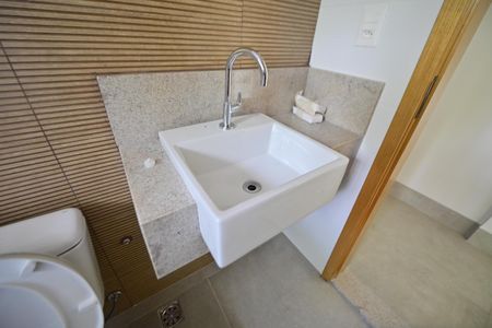 Casa de condomínio para alugar com 153m², 3 quartos e 2 vagasBanheiro da Suíte 1