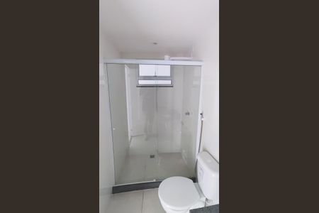 Banheiro de apartamento para alugar com 1 quarto, 55m² em Curicica, Rio de Janeiro