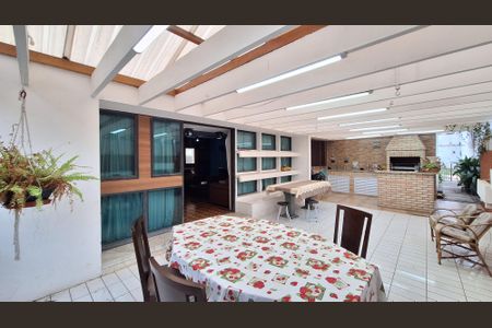 Casa à venda com 521m², 6 quartos e 6 vagas Casa à venda com 521m², 6 quartos e 6 vagasVaranda gourmet