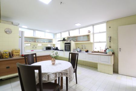 Casa à venda com 521m², 6 quartos e 6 vagasCozinha
