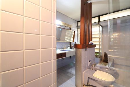 Casa à venda com 521m², 6 quartos e 6 vagasBanheiro da Suíte