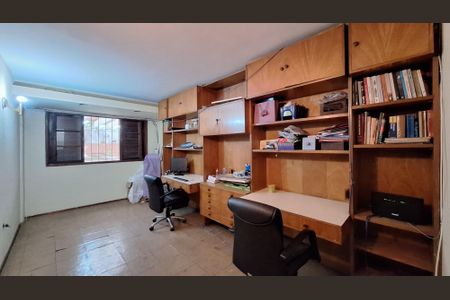 Casa à venda com 521m², 6 quartos e 6 vagas Casa à venda com 521m², 6 quartos e 6 vagasQuarto 1