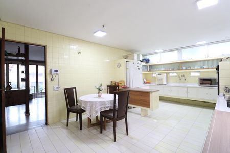 Casa à venda com 521m², 6 quartos e 6 vagasCozinha