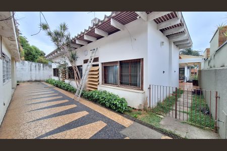 Casa à venda com 521m², 6 quartos e 6 vagas Casa à venda com 521m², 6 quartos e 6 vagasQuintal