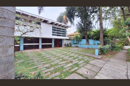 Casa à venda com 521m², 6 quartos e 6 vagas Casa à venda com 521m², 6 quartos e 6 vagasFachada