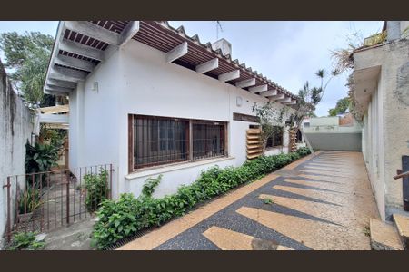 Casa à venda com 521m², 6 quartos e 6 vagas Casa à venda com 521m², 6 quartos e 6 vagasQuintal