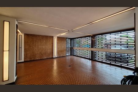 Casa à venda com 521m², 6 quartos e 6 vagas Casa à venda com 521m², 6 quartos e 6 vagasGaragem