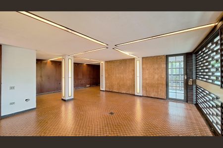 Casa à venda com 521m², 6 quartos e 6 vagas Casa à venda com 521m², 6 quartos e 6 vagasGaragem