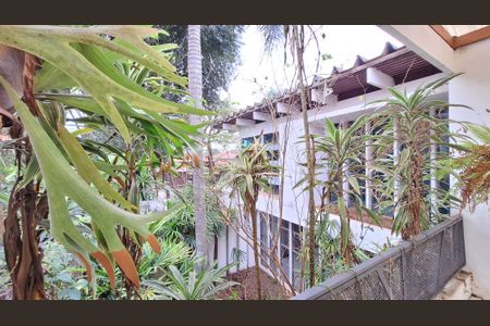 Casa à venda com 521m², 6 quartos e 6 vagas Casa à venda com 521m², 6 quartos e 6 vagasVista