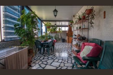 Apartamento à venda com 140m², 3 quartos e 1 vaga Apartamento à venda com 140m², 3 quartos e 1 vagaVaranda