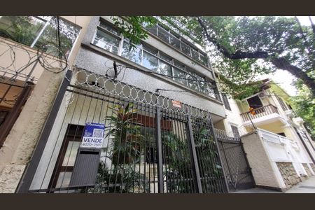 Apartamento à venda com 140m², 3 quartos e 1 vaga Apartamento à venda com 140m², 3 quartos e 1 vagaFachada