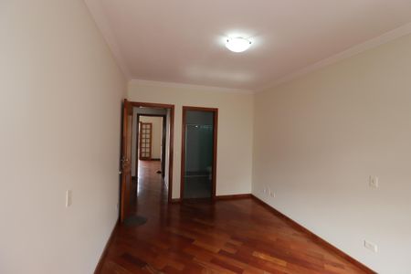 Casa à venda com 311m², 4 quartos e 4 vagasSuíte 1