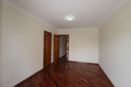 Casa à venda com 311m², 4 quartos e 4 vagasSuíte 2