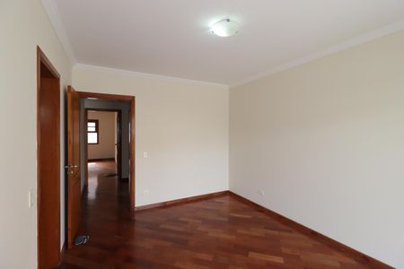 Casa à venda com 311m², 4 quartos e 4 vagasSuíte 2