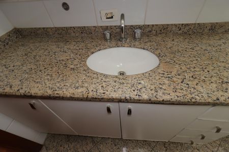 Casa à venda com 311m², 4 quartos e 4 vagasBanheiro da Suíte 3