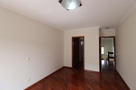 Casa à venda com 311m², 4 quartos e 4 vagasSuíte 3