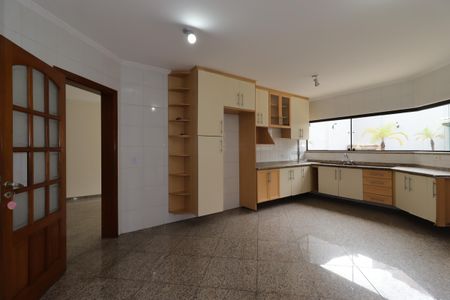 Casa à venda com 311m², 4 quartos e 4 vagasCozinha
